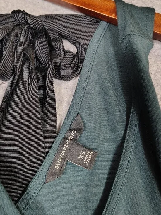 Banana republic Mini Dress Women's XS Forest Green V-Neck Back Tie Minimalist - Picture 6 of 10